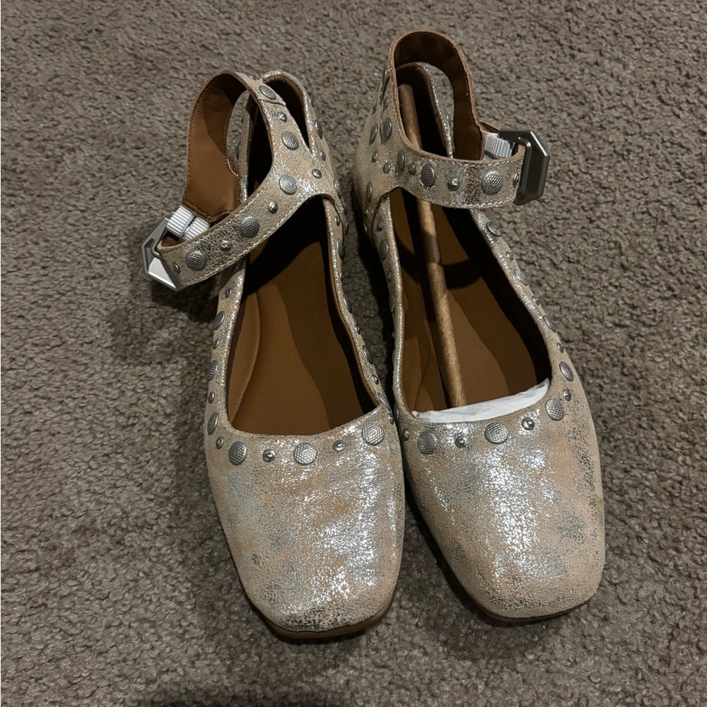 Free People Silver and Tan Flats